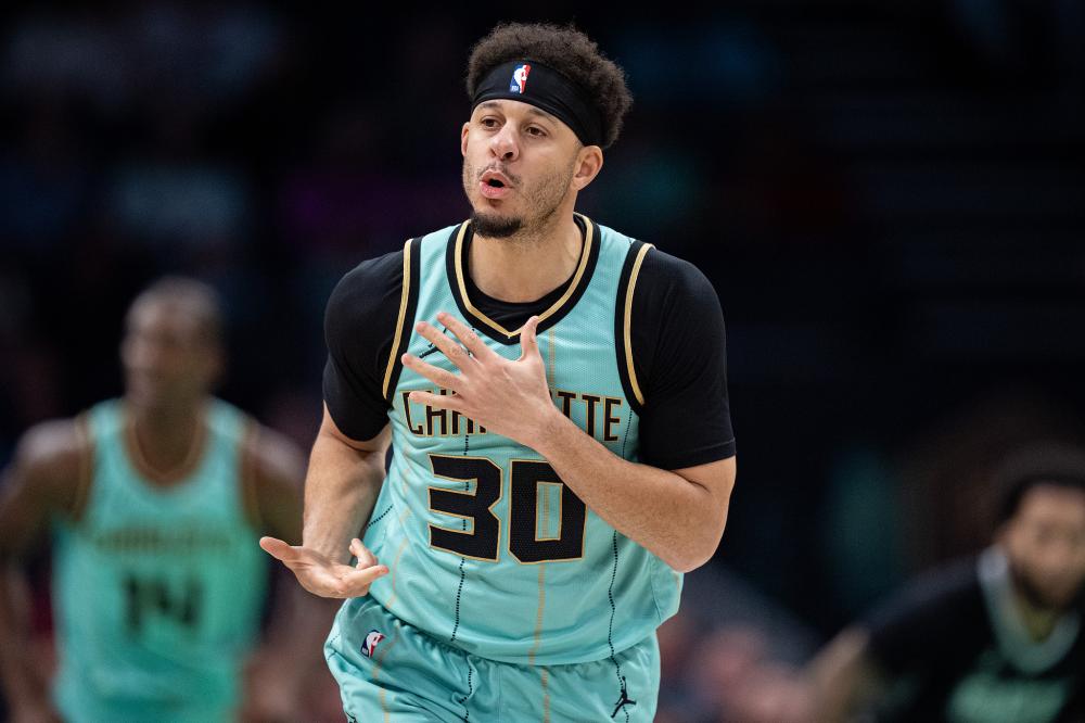 中凸显了他 中凸显了他