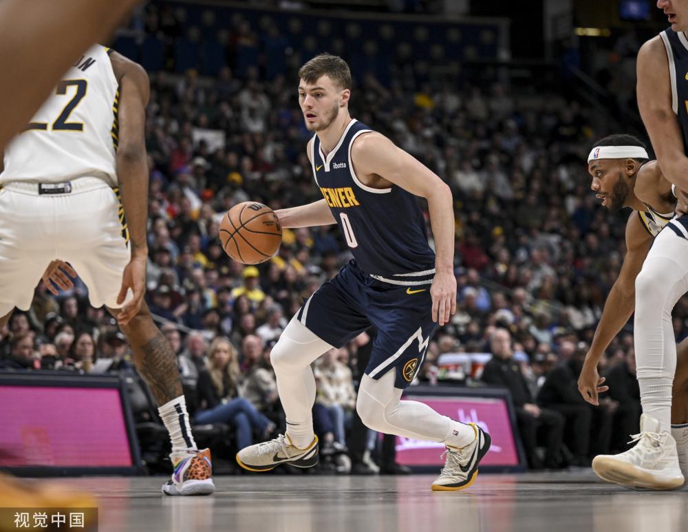 队防线的中 队防线的中