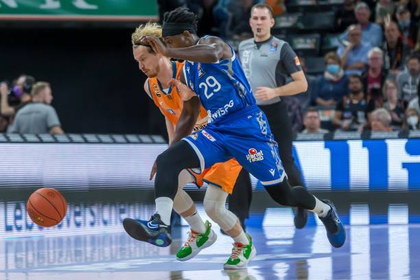 他凭借出色 他凭借出色